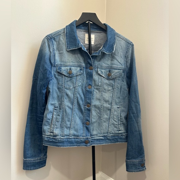 Vineyard Vines Jackets & Blazers - Vineyard Vines Faded Blue Denim Jacket - Women's